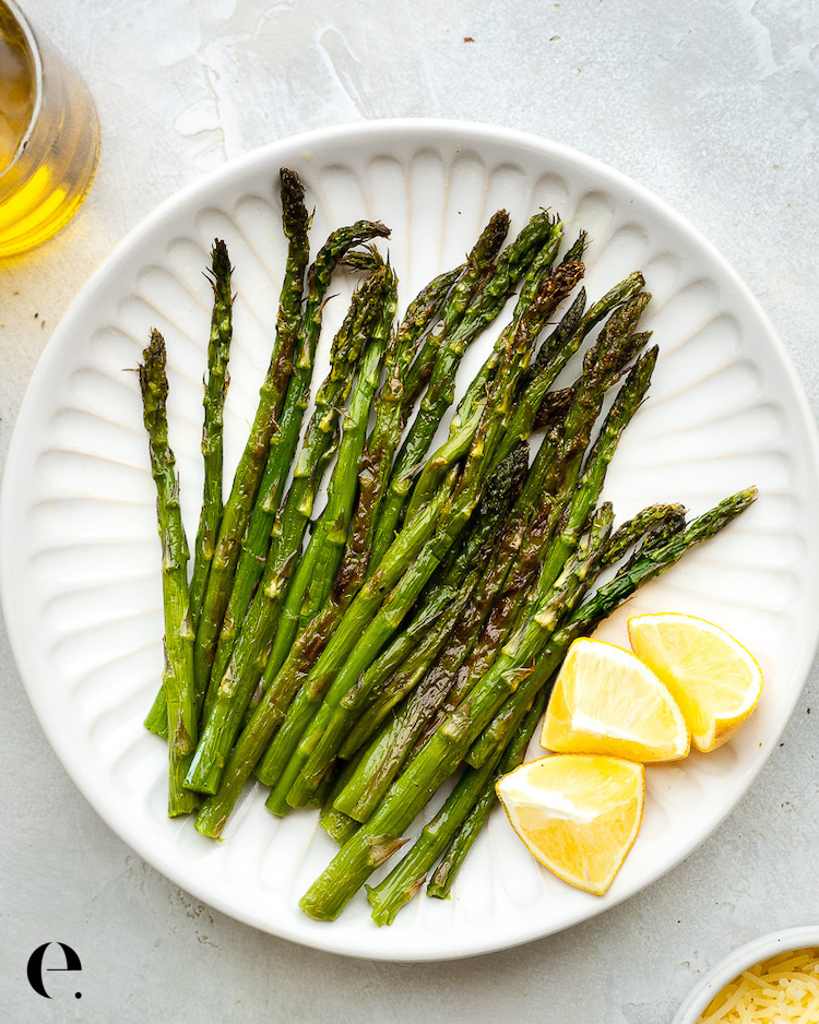 How to Cooke Asparagus in the Oven Roasted Asparagus on White Plate