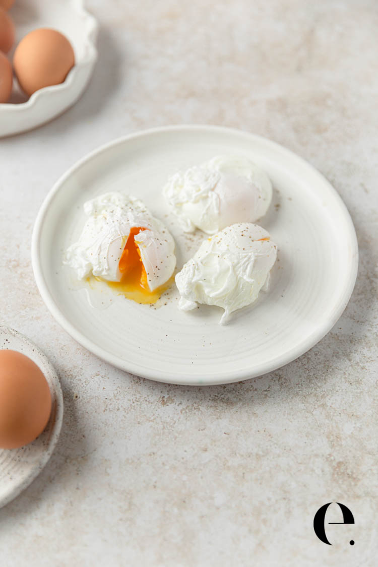 how to cook poached eggs