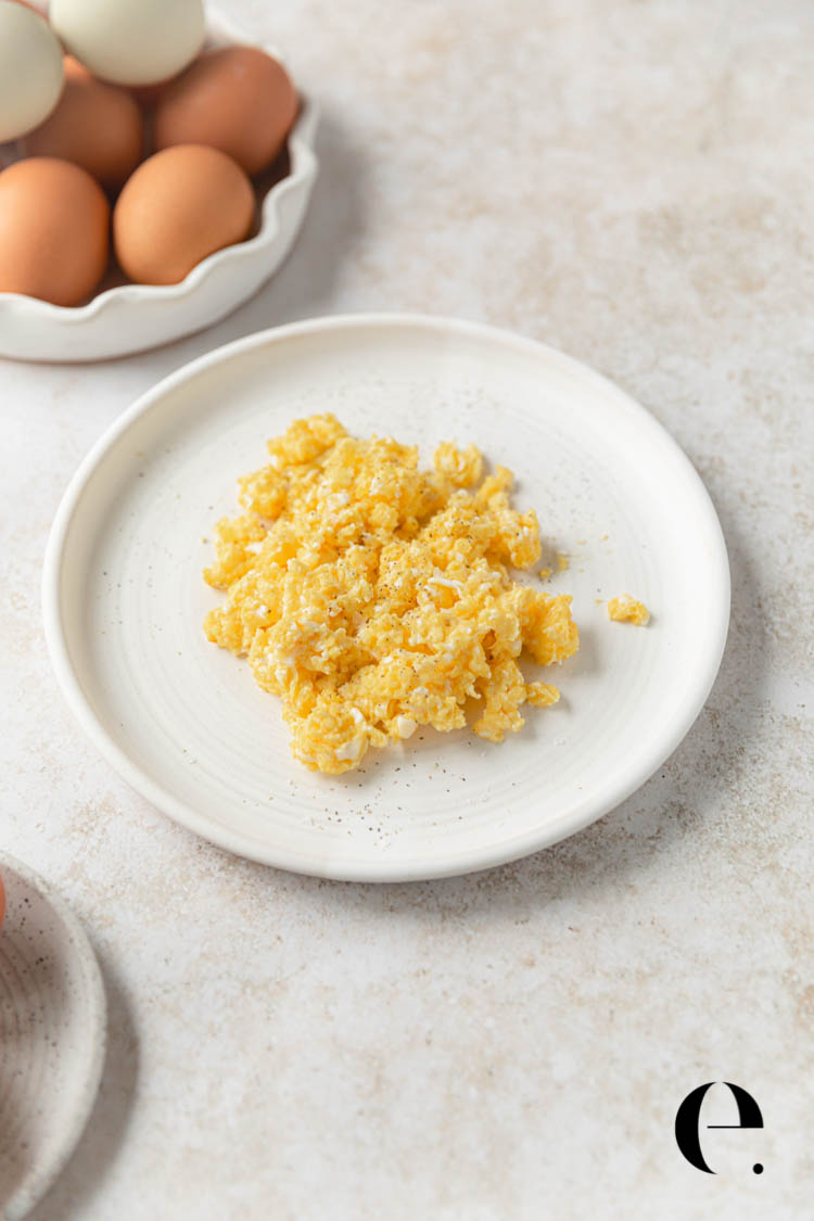 how to cook scrambled eggs